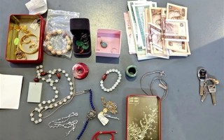 10多万元的首饰落在火车站 12306科普如何找回 ！