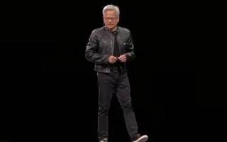 黄仁勋演讲现场用中文高喊大家好：透露父母也到场 ！