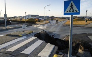 火山随时喷发 冰岛计划向火山熔岩浇水：一举多得 ！
