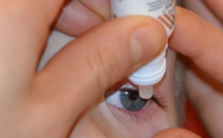 我国首款延缓儿童近视滴眼液获批：生产商股价创新高 ！