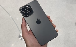 宝马车主注意！iPhone 15 Pro不要用无线充电板 会翻车 !