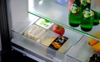 冰箱保鲜层有冰块怎么办?