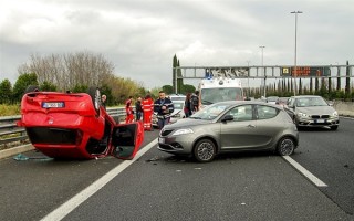 新能源车“价格战”会让车险降价吗 业内人士回应 ！
