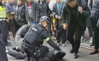 成都一男子持刀砍伤多人?警方通报：伤者已送医，犯罪嫌疑人有精神病史 ！