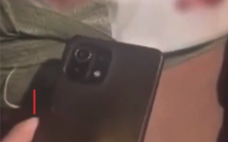 俄罗斯士兵胸口中枪 中国手机挡下子弹！具体品牌不详 ！