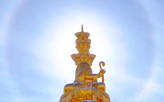 不虚此行！峨眉山金顶惊现巨型日晕 专家：特殊的物理现象 ！