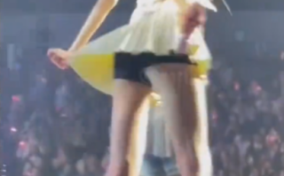 张元英舞台“转圈扭胯”引网友模仿 医生紧急提醒 !