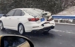 河南“车坚强”成功到家过年 感动网友：边哭边跑 撞成这样也得回家 ！