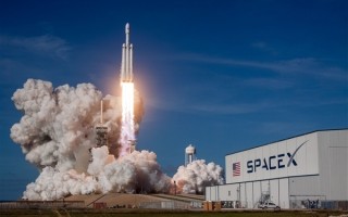 SpaceX发布星舰超级重型助推器照片：不锈钢外壳、高约122米 ！