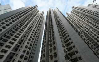 香港楼市也开始支撑不住，迅速挤去泡沫：香港房价暴跌回7年前！