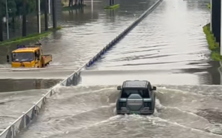 南宁暴雨内涝 仰望U8积水中行驶 人称暴雨中的孤勇者 !