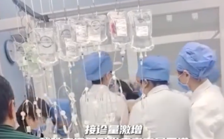 儿童医院患儿激增护士累晕倒：秩序问题引发患者家属不满！