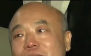 富豪听说儿子住宾馆掉泪:家里房好多，准备再给孩子配辆车 ！