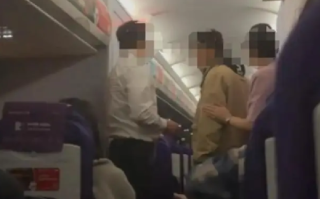 航班飞行中乘客欲打开舱门被阻止刑拘：未对航班运行造成影响 ！