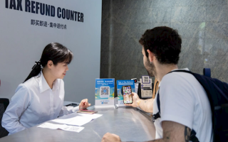 外国游客方便了：上海可用支付宝碰一下就能退税 ！