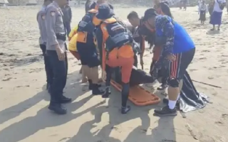 搜救人士称仲尼可能是脚抽筋后溺亡：卡琳娜跪地痛哭！