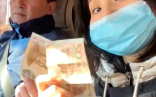 女生失业被妈妈雇佣当司机 日薪20元 ！网友：闲着也是闲着，好歹还有收入！