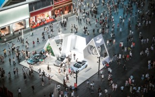 全国只有两辆！全新小鹏P7鹏翼门版亮相成都春熙路 !