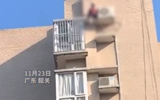 老人欲跳楼轻生 女子大喊“跳下来啊” ! 当地居委会：当时就制止了，老人已救下 ！