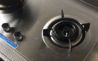 煤气灶烧着烧着就灭了是怎么回事啊?