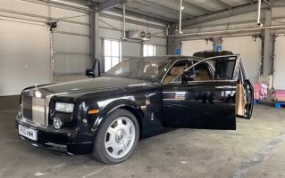 暗度陈仓！海关查获一申报为刷子的货物：内藏天价劳斯莱斯 ！