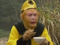 六小龄童在景区给孙悟空授艺 网友：经常被模仿 从未被超越 ！