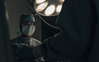 16岁少女身患十余种病：体重只有22斤 ！