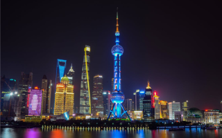 上海东方明珠玻璃地板疑热炸 工作人员：已紧急处理 !
