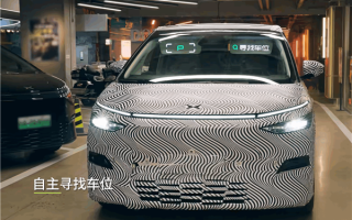 小鹏把车内遮阳板玩出了花！多场景人车交互：能看充电 还能SOS紧急呼叫 !