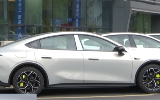 深蓝L06新车在4S店未提车就撞了 车主换车遭拒 ！