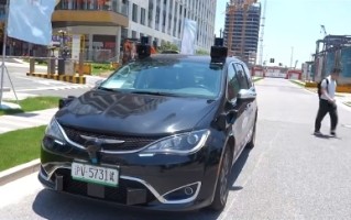 上海发放首批完全无人载人车牌照：免费体验无人驾驶出租车 !