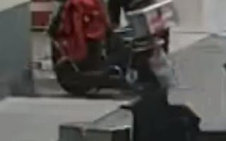 男子偷5300被发现还回去2500 ！网友：你人还怪好的嘞？