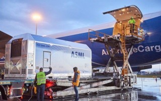 谁说不卖机器给中国！ASML：中国已有近1400台ASML光刻机 ！