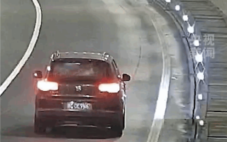 小车隧道内抛锚 20秒后被货车追尾！交警一通电话救下四个人 ！