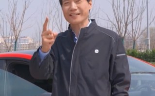 雷军开小米SU7 Max弹射起步：连弹3次 王腾一路“哇塞” ！