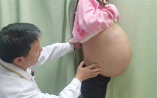 女子腹内长出重46斤巨大脂肪肉瘤：是目前重庆已知的最重脂肪肉瘤 ！
