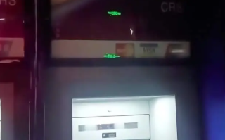 代驾在ATM小屋取暖被保安辱骂驱赶！银行：系第三方雇佣员工，已向上级反映 ！