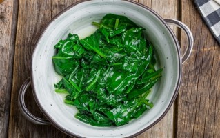 60岁老人炒菠菜未焯水致肾病恶化：需要透析治疗 ！