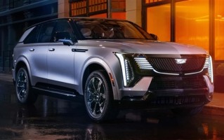 通用弃用苹果CarPlay：容易使驾驶员分心 ！