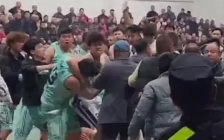 官方回应村BA赛中两队打架：因争议球引发的参赛双方肢体冲突，现场未出现人员受伤 ！