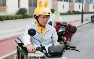 跳桥救人的彭清林又送起了外卖！直言：一直想回到最初的模样 ！