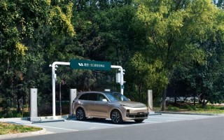 12分钟补能500km！理想5C超级充电站百站落成：女生也能拎得动 !