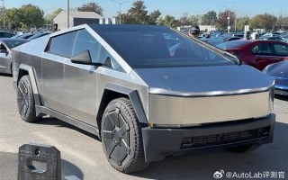 特斯拉Cybertruck太娇贵：淋雨后出现橙色锈斑 洗不掉只能抛光 ！