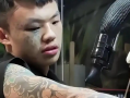 “纹面男孩”称再洗2次纹身就干净了：莫让一时的冲动成为终身的遗憾 ！