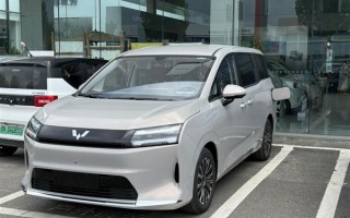五菱版“GL8”来了！五菱星光730实车亮相：双侧滑门 插混动力 !