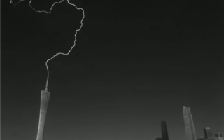 广州塔1小时内连续6次接闪电：引雷针主动引雷保护建筑 ！