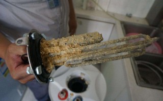 热水器镁棒起什么作用（自己在家如何正确更换镁棒呢） ！