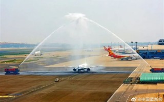 国产大飞机C919、ARJ21今日首次落地香港：被水门礼迎接 ！