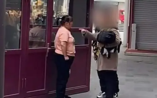 女子冬天穿短袖 让丈夫买衣服反被打：并当街被婆婆指着鼻子骂 ！