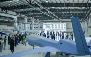 中国自主翼龙无人机集体亮相：能飞1万公里、45小时 ！